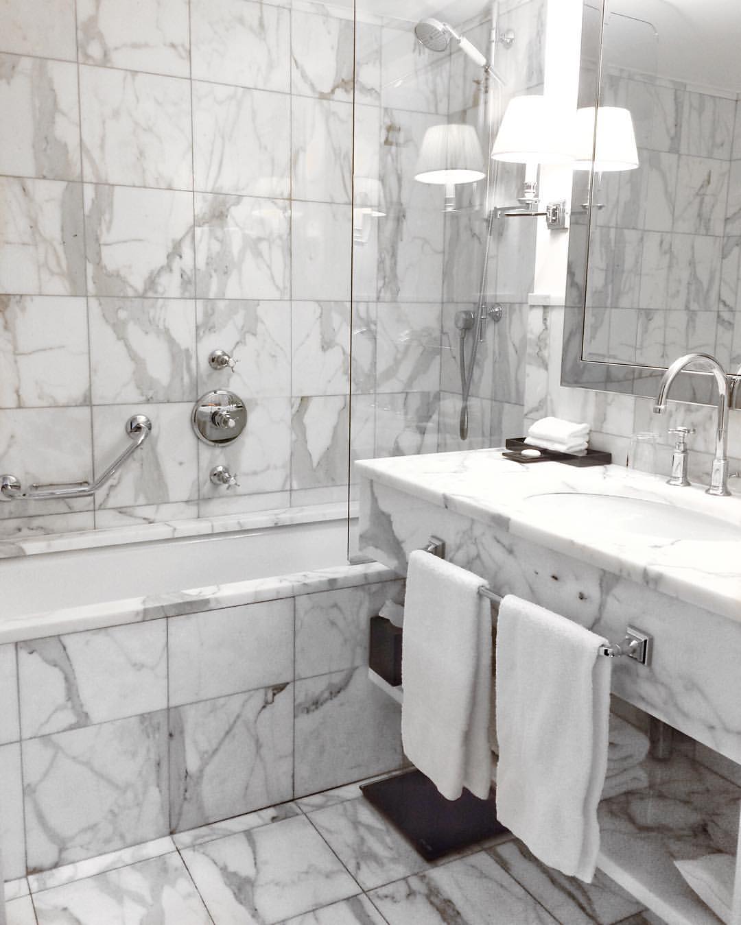 Missing this marble bathroom at the @hotelcastille