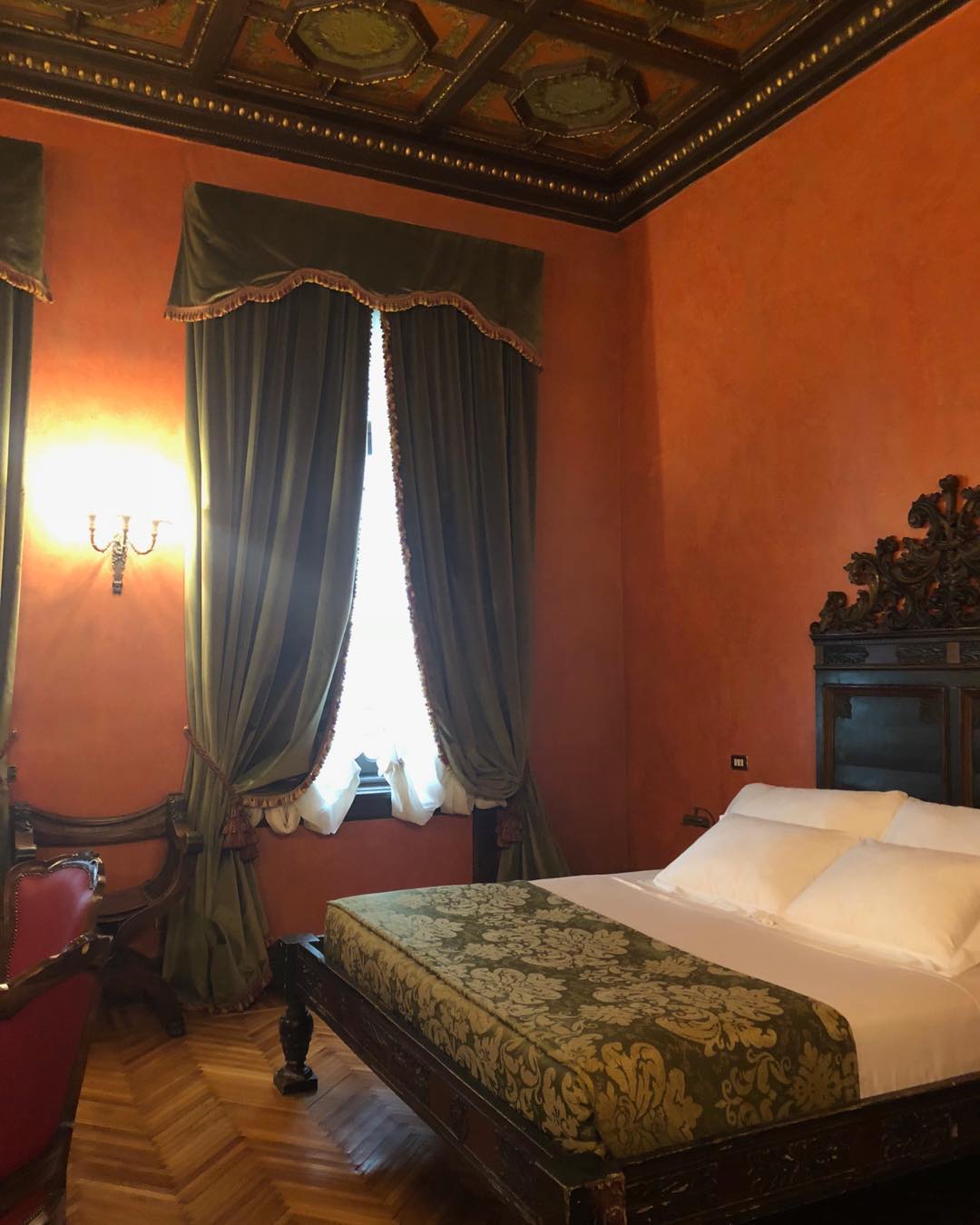 Hotel Locarno - dream the sweet dreams of a Renaissance p...