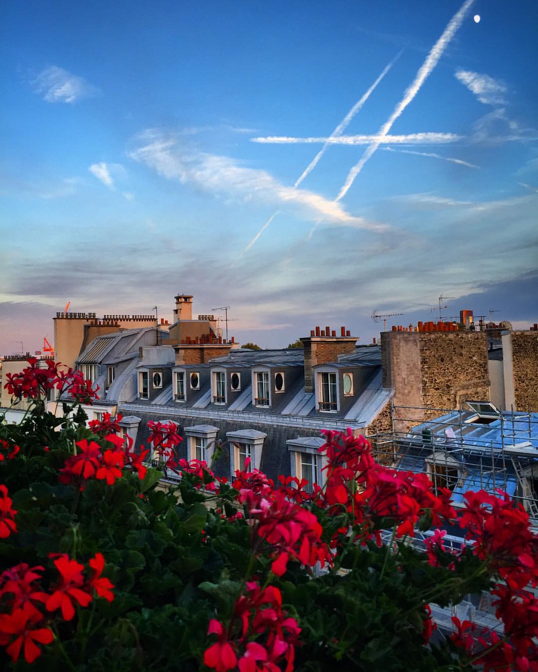 #Paris, you do a stunning evening sky. View from @lebrist...