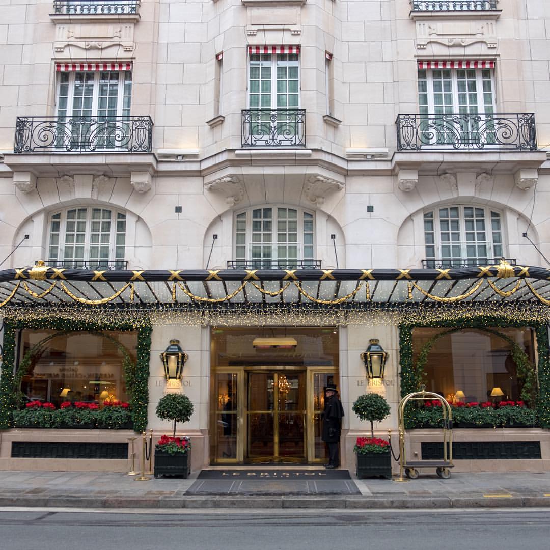 Our Paris sojourn continues at the stunning @lebristolpar...