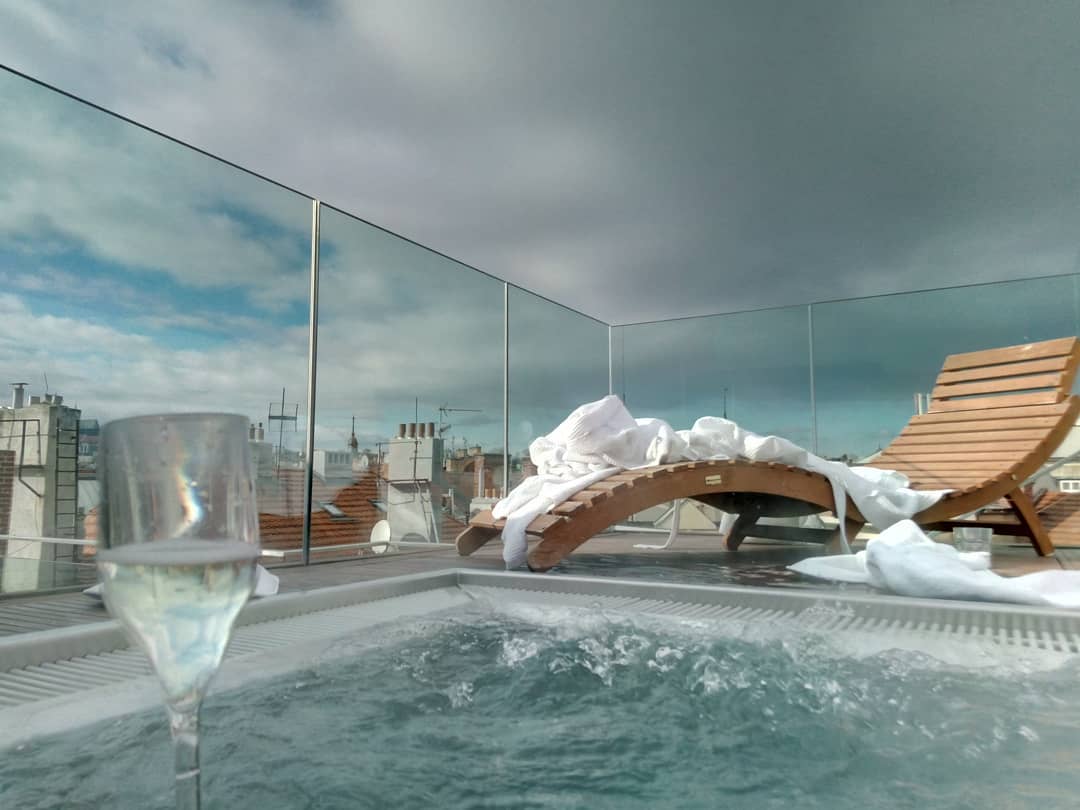 Rooftop jacuzzi! What of it???